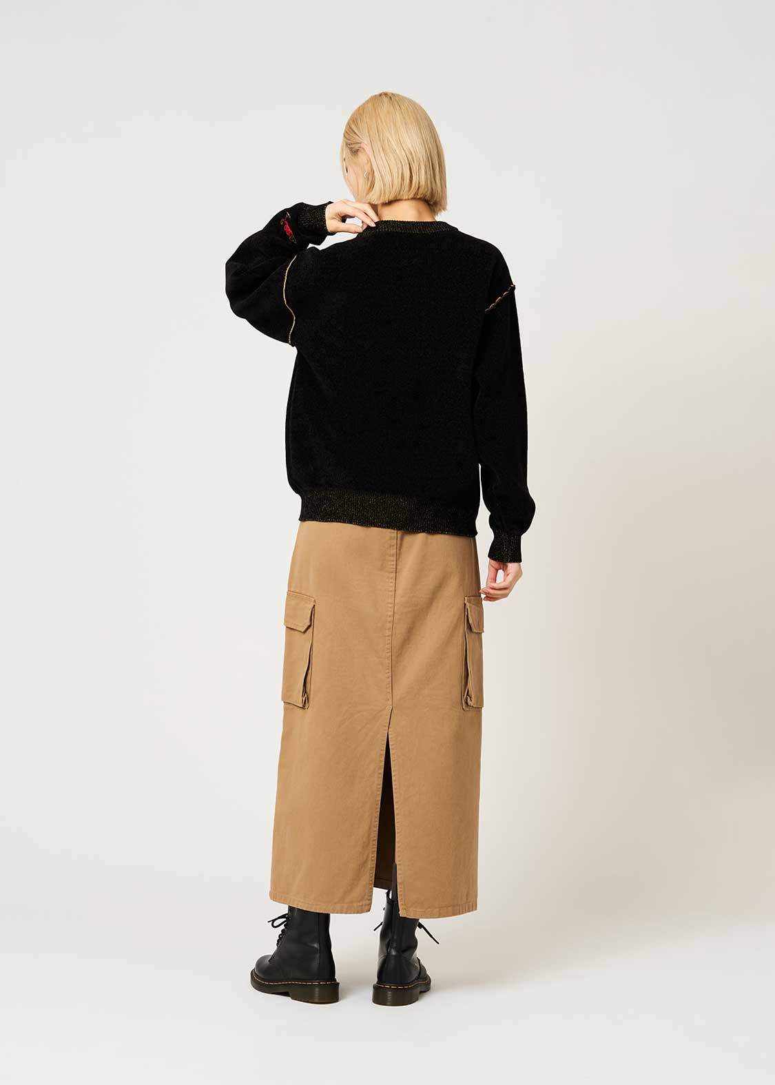 Nagasugiru Inu Meets Hot Dog | Mall Crew Neck Knit