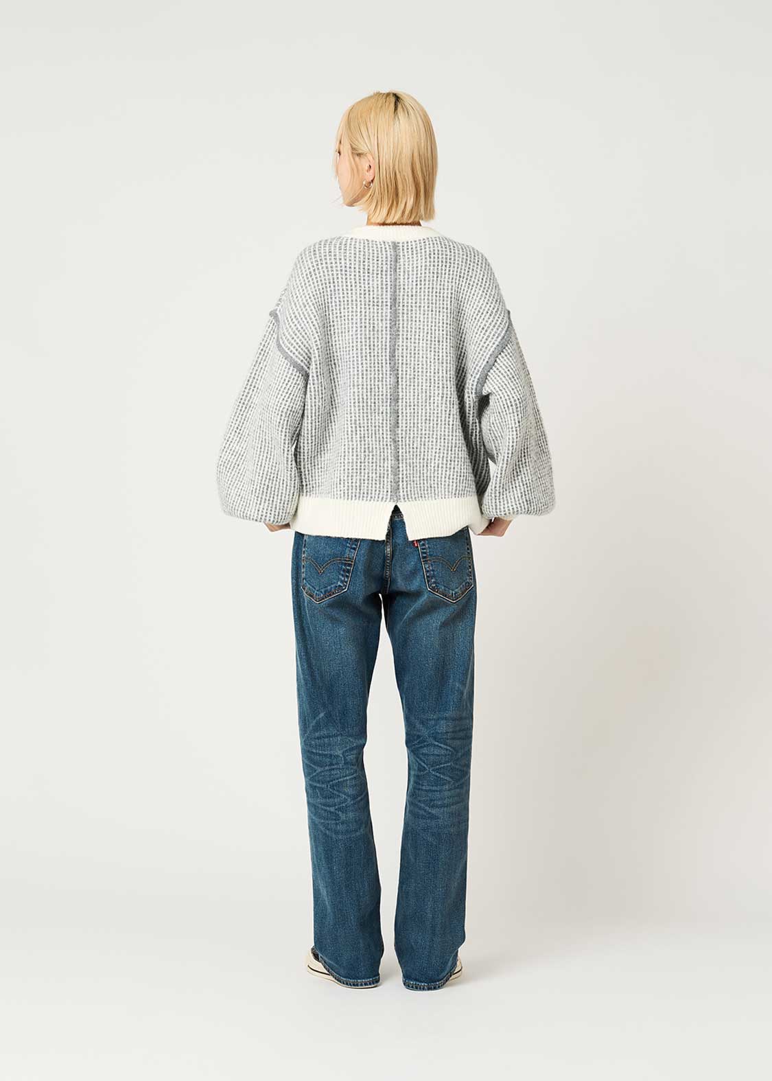 Ikaku Suwari | Crew Neck Knit