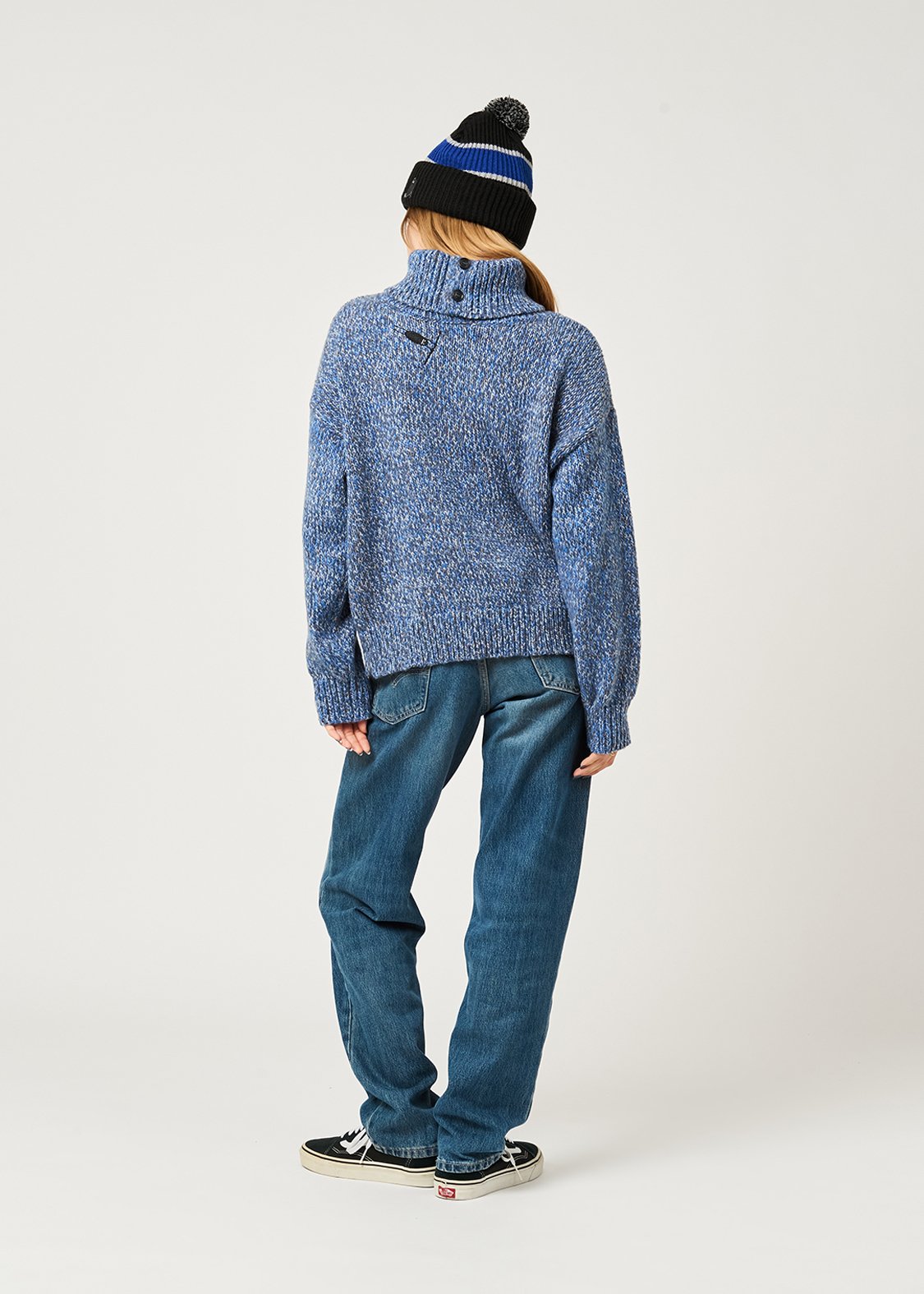 Beautiful Shadow Zoom | High-Neck Knit