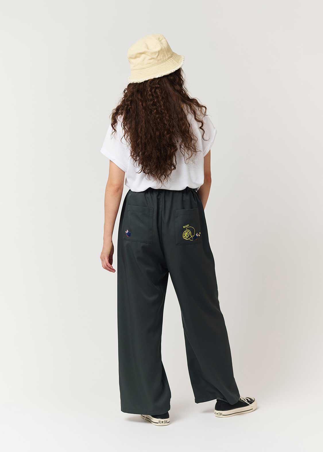 Ikaku Supai | Easy Pants