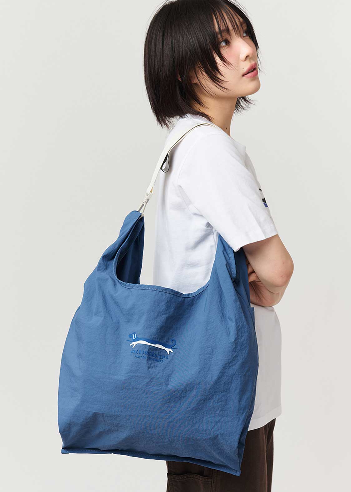 Nagasugiru Inu Playing With Waves | Marche Bag