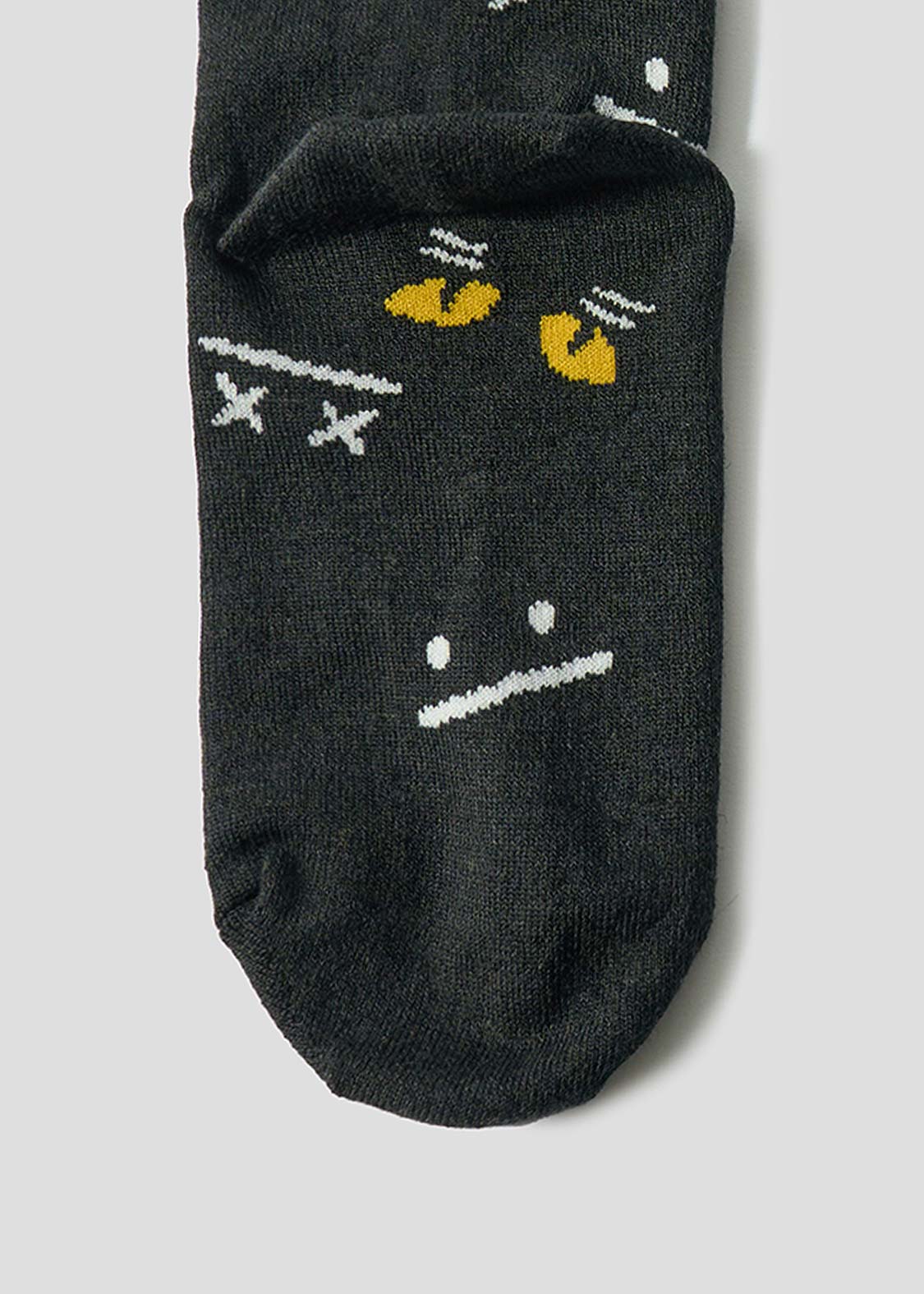 Neko Kaburi Beautiful Shadow A | Linen Mid-Length Socks