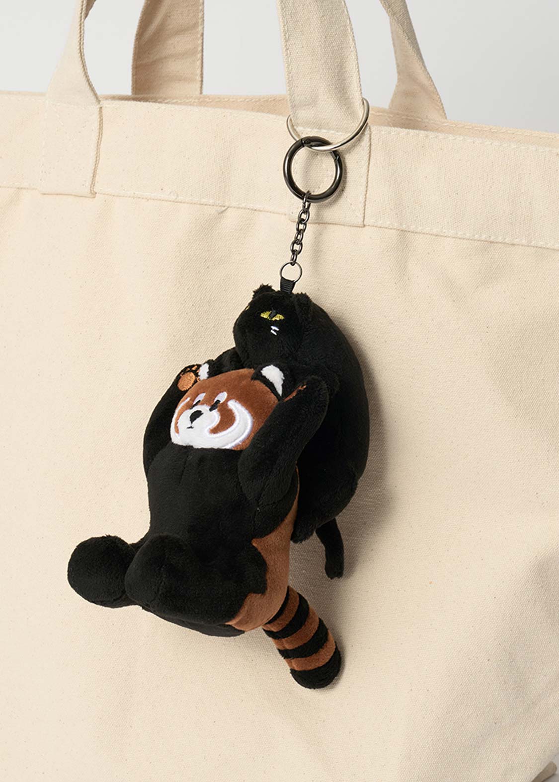 Neko Kaburi Ikaku | Charm