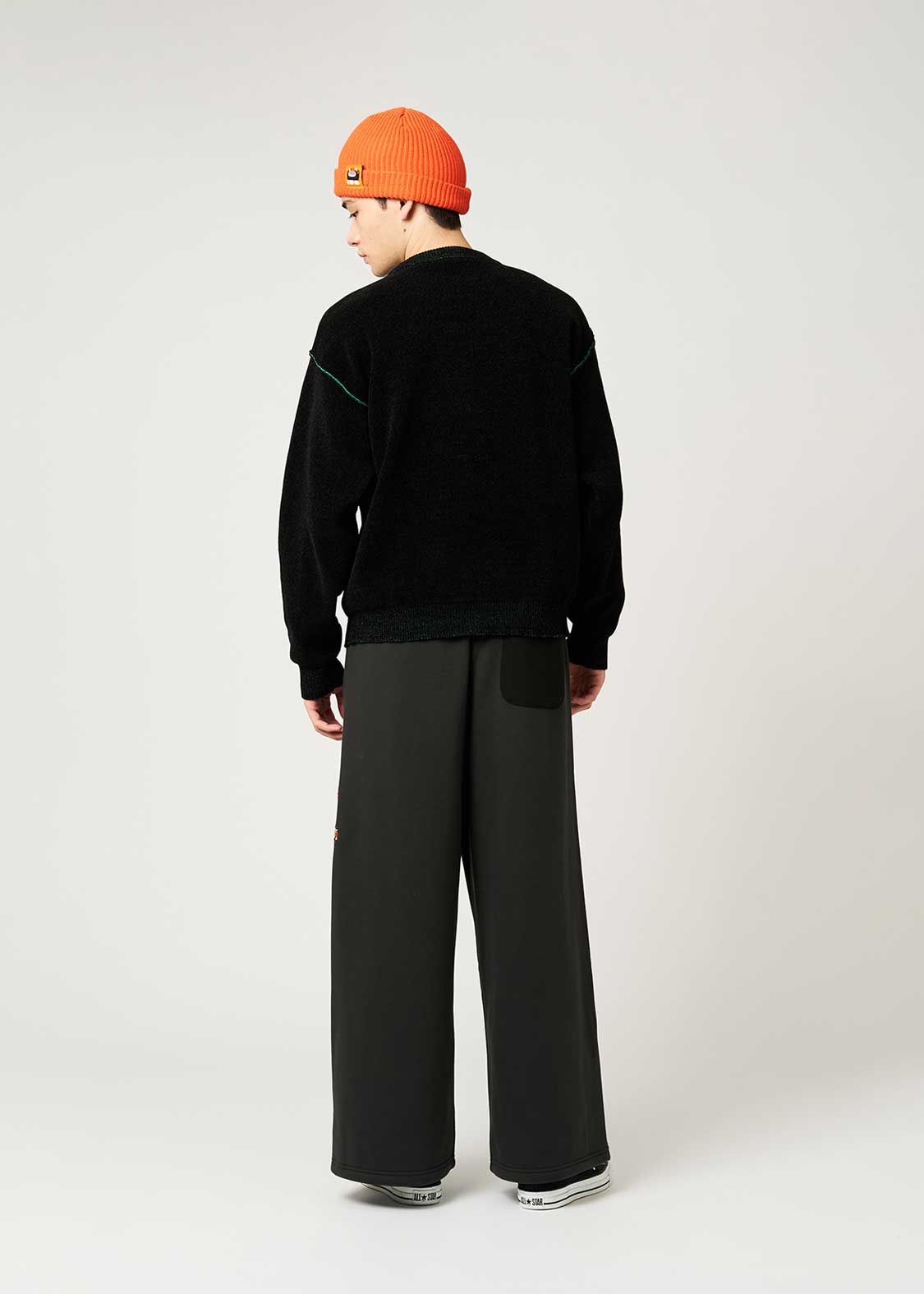 Ikaku Suwari | Mole Crew Neck Knit