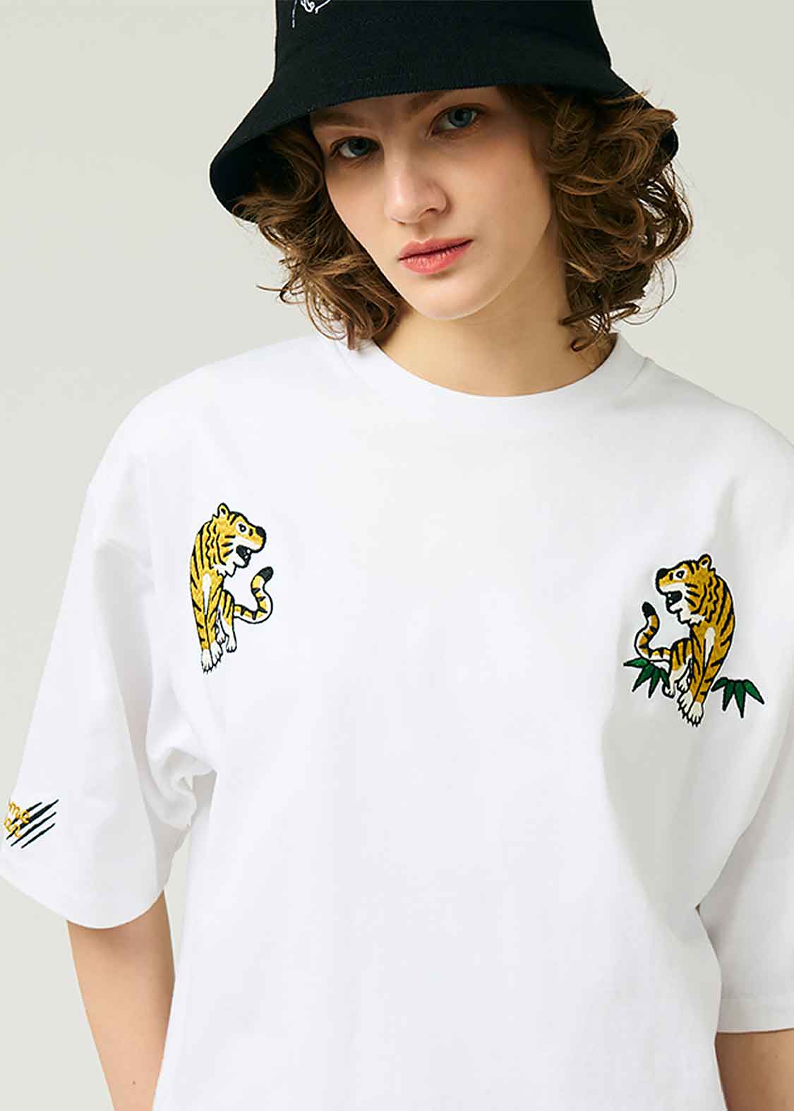 Big Silhouette Half Sleeve Tee (Awesome Tiger Standing)