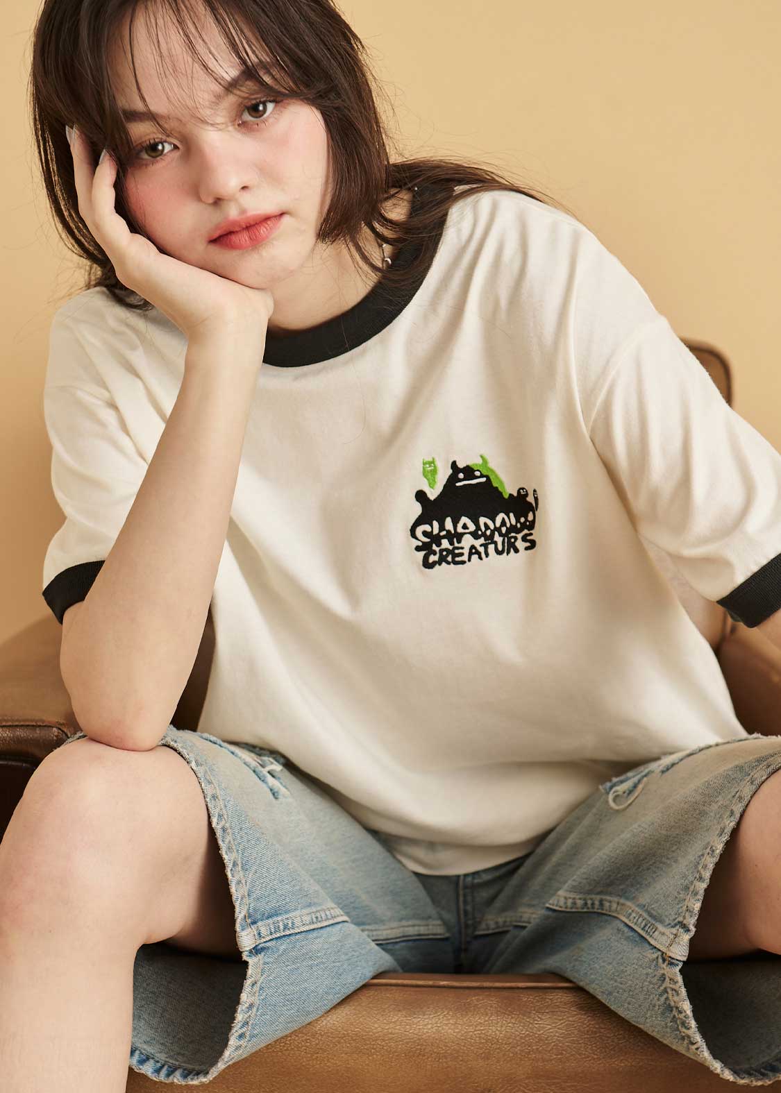 Beautiful Shadow Creature | Big Silhouette Trim T-shirt