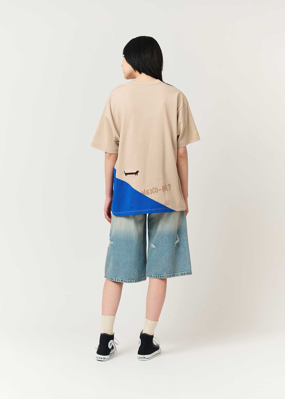 Nagasugiru Inu Playing With Waves | Seaside Switching Big Silhouette T-Shirt