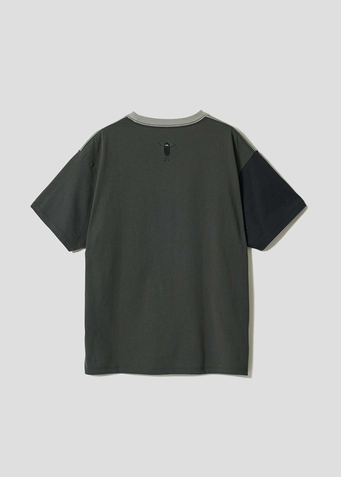 Beautiful Shadow | Hug Pocket Big T-Shirt