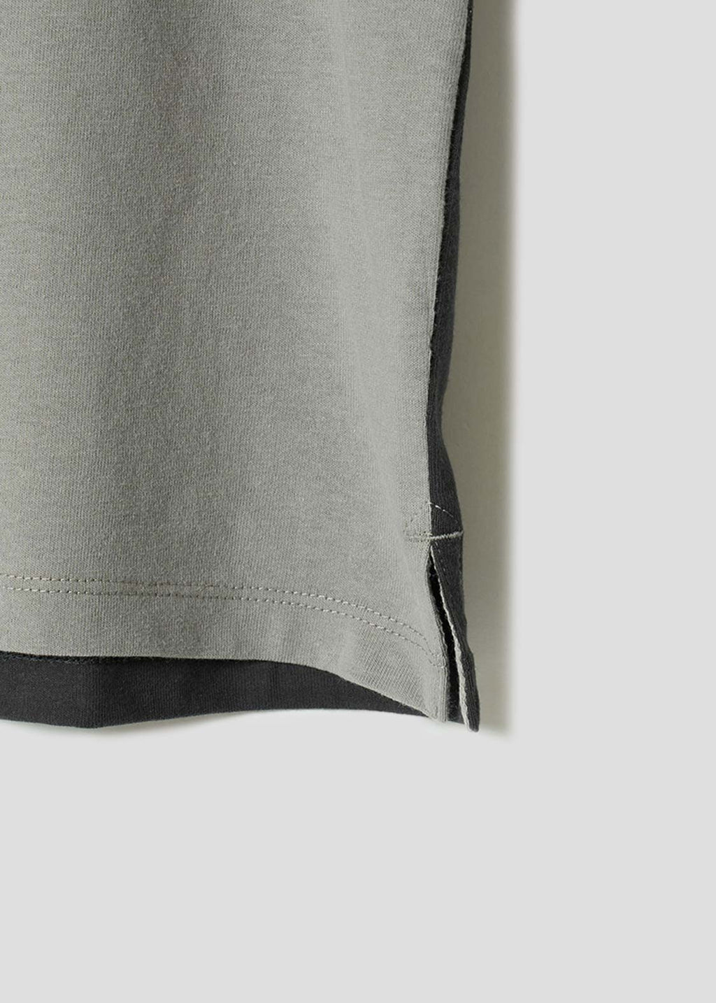 Beautiful Shadow | Hug Pocket Big T-Shirt