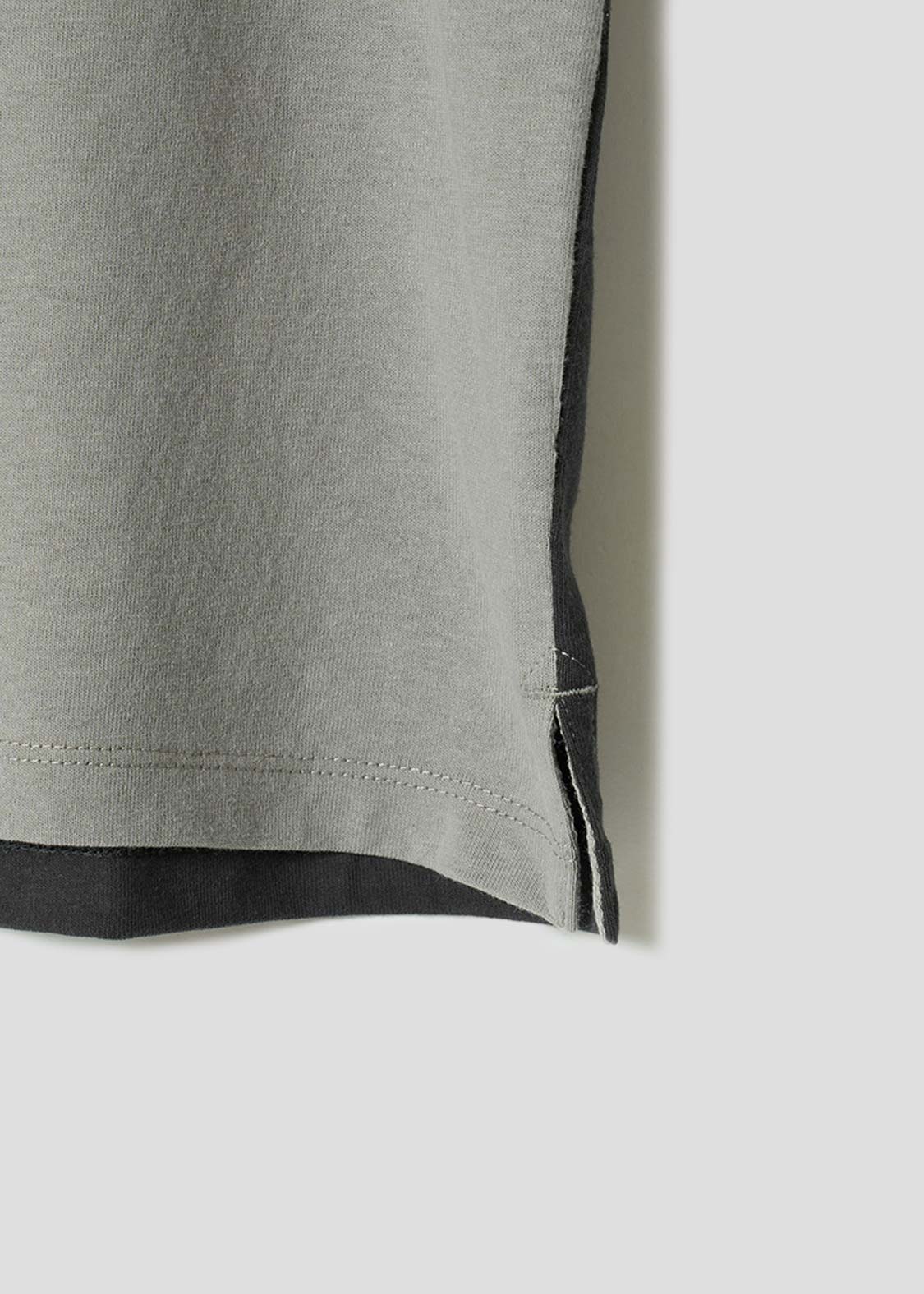 Beautiful Shadow | Hug Pocket Big T-Shirt