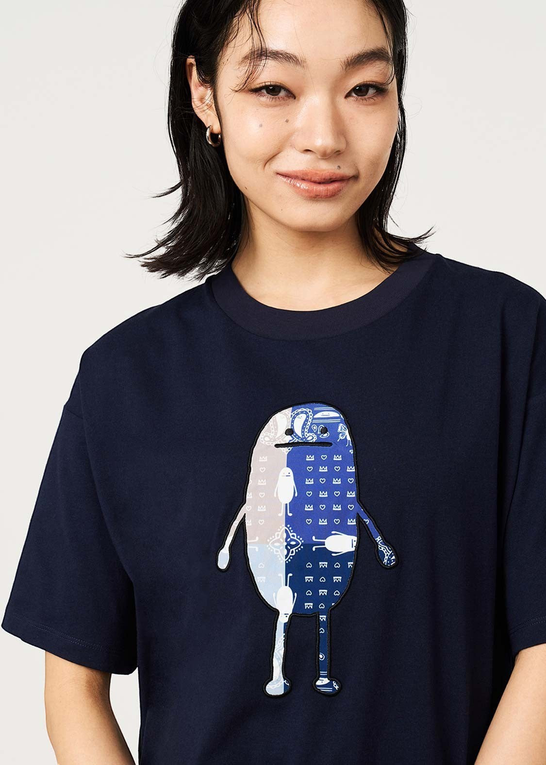 Paisley Beautiful Shadow DRK | Applique T-Shirt