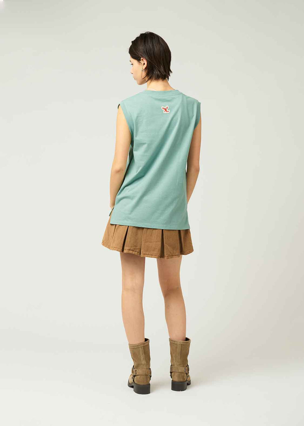 Sleeveless  T-shirt (Ikaku a-boo)