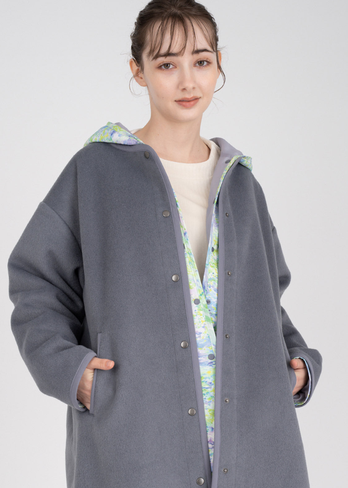 Hooded Long Sleeve Outer (Light and wind)