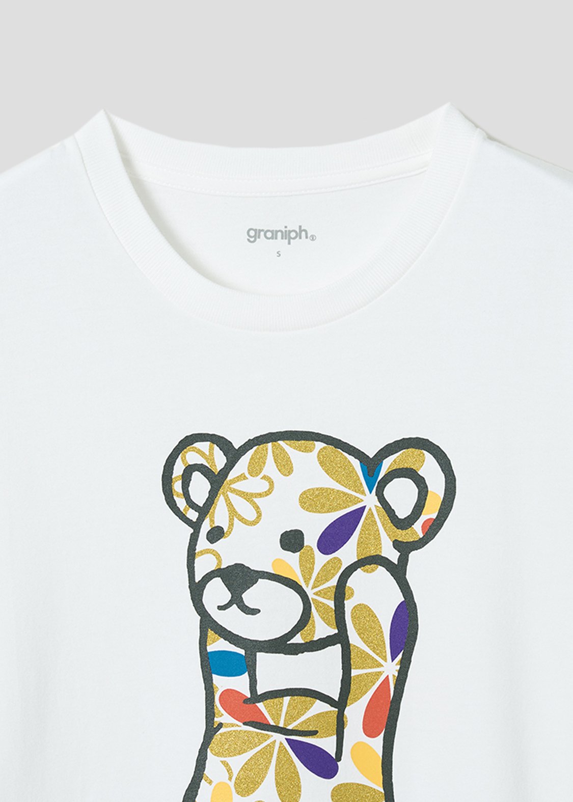 Chrysanthemum Flower Control Bear | T-Shirt