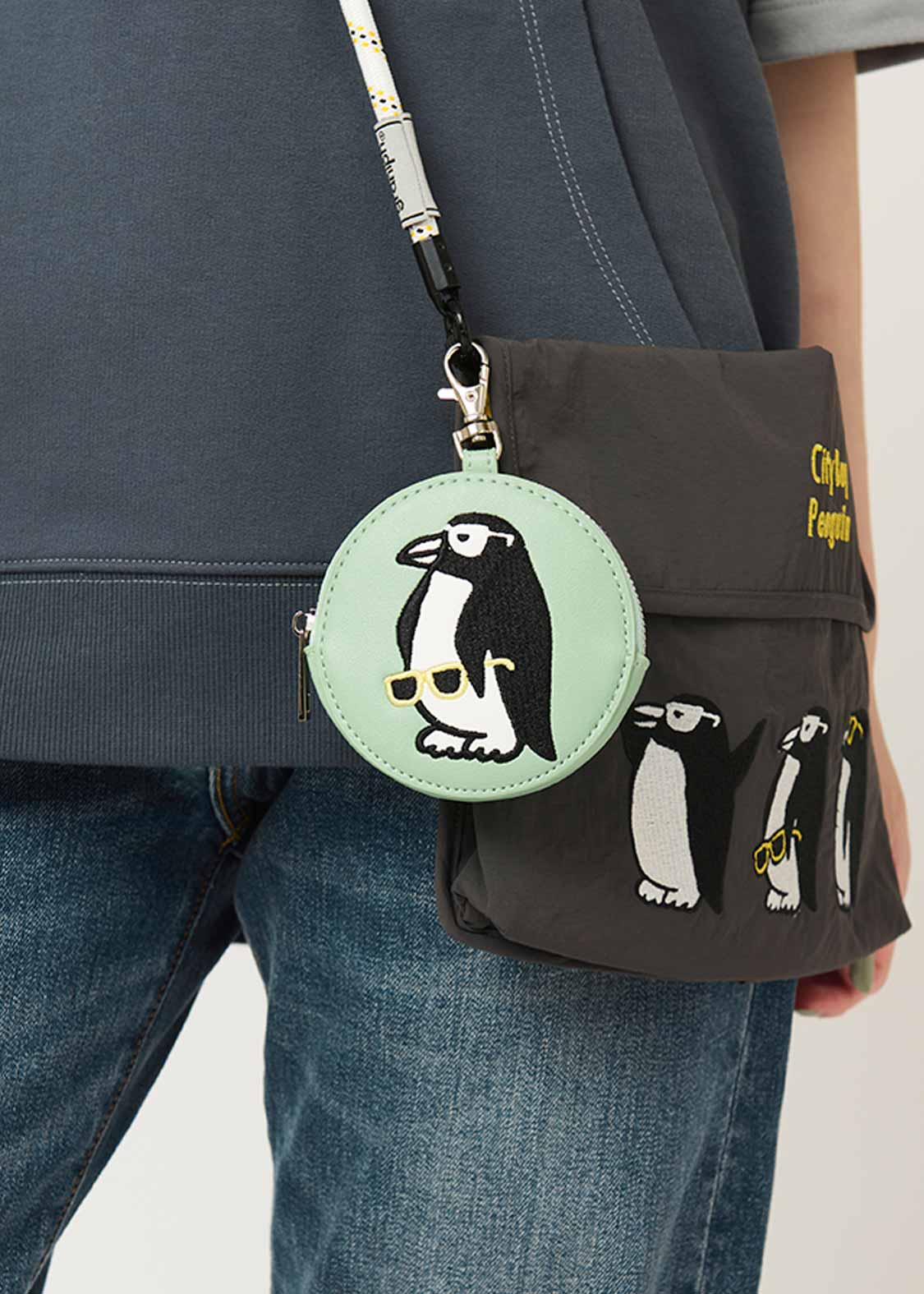 Custom Circle Pouch (City boy Penguin)