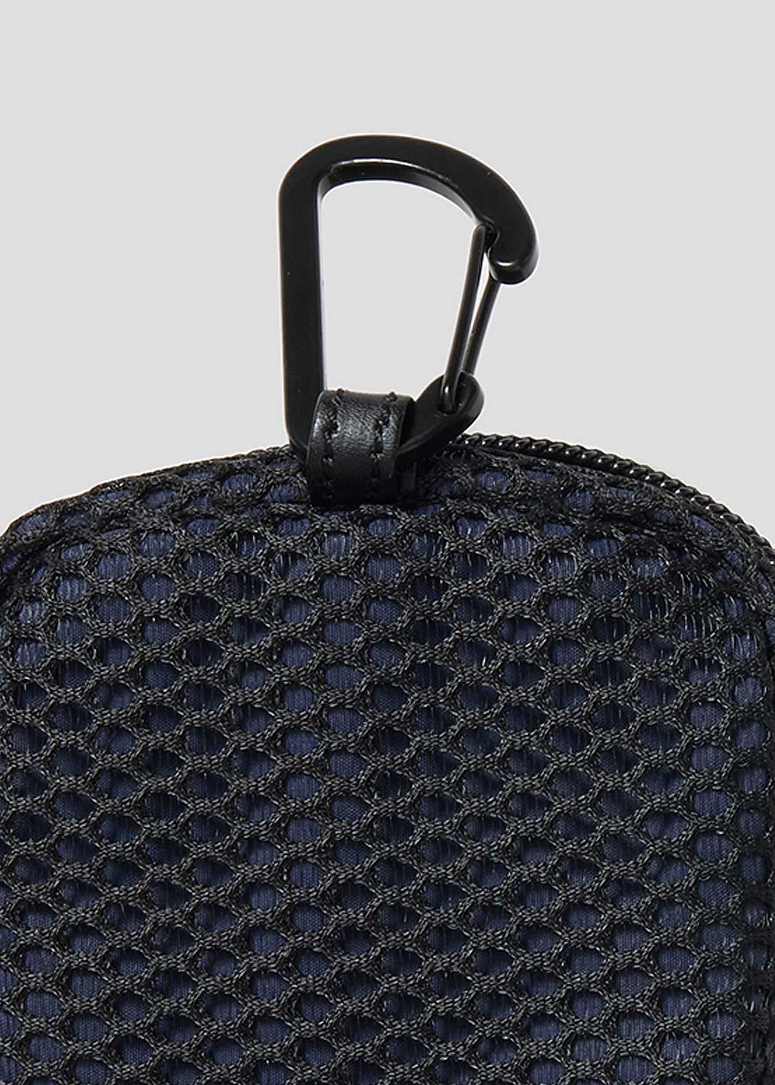 Beautiful Shadow Zoom | Mesh Square Pouch