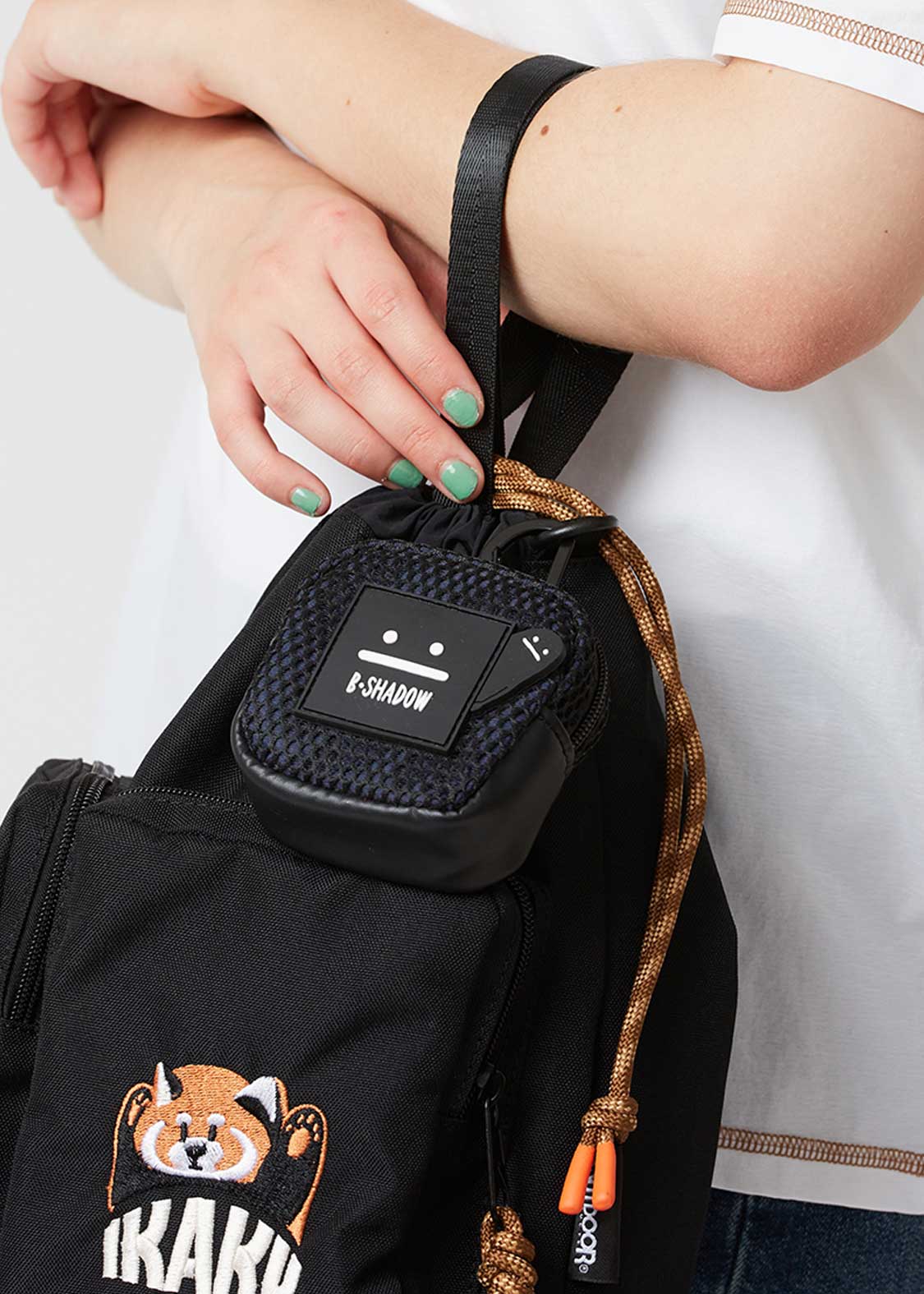 Beautiful Shadow Zoom | Mesh Square Pouch