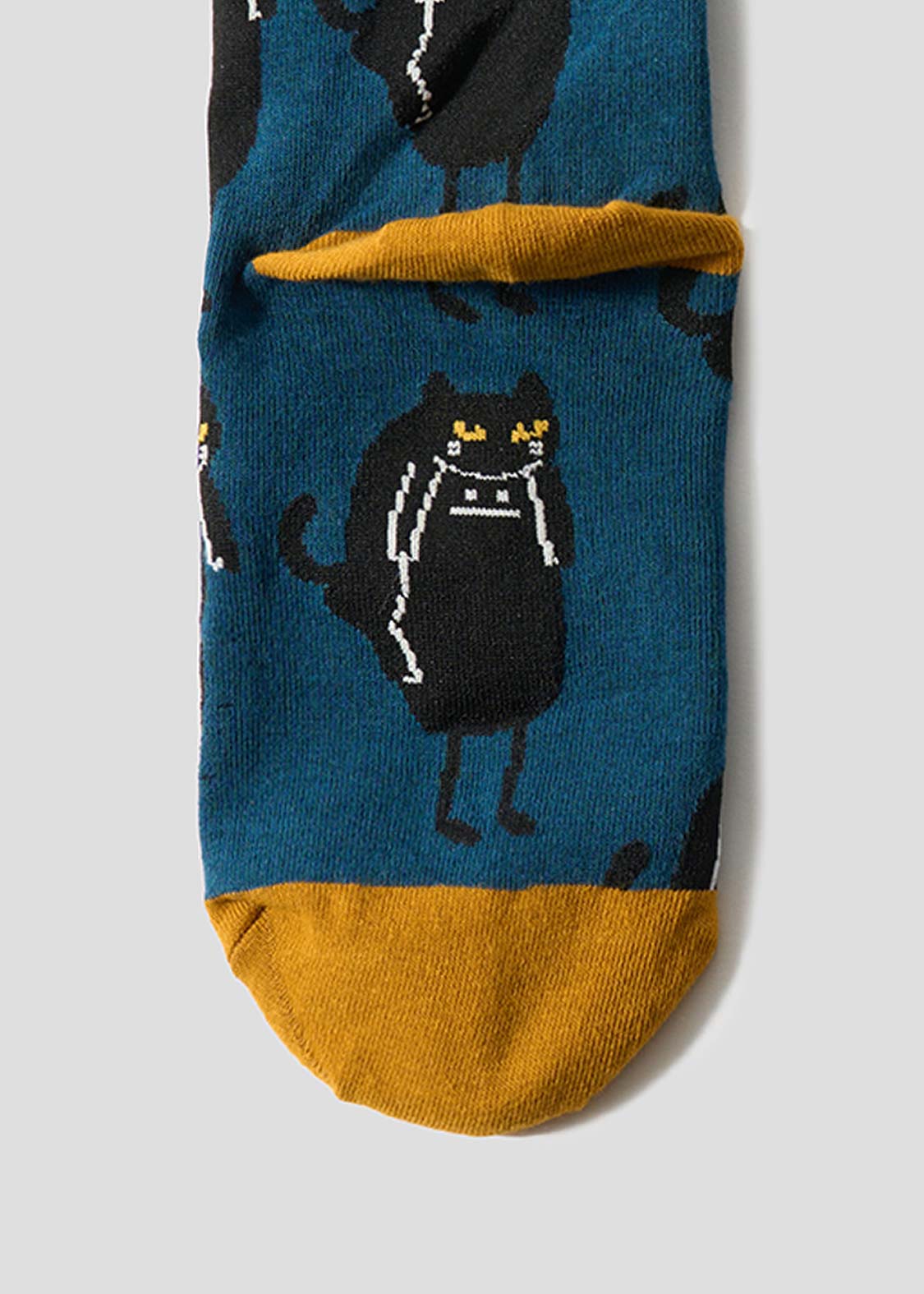 Neko Kaburi Beautiful Shadow A | Mid-Length Socks