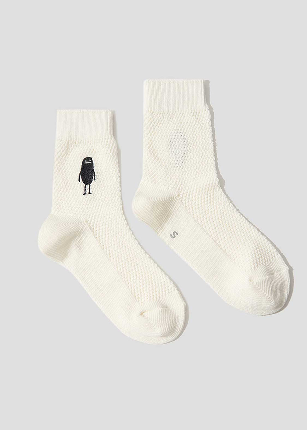 Beautiful Shadow WHT | Mid-Calf Socks