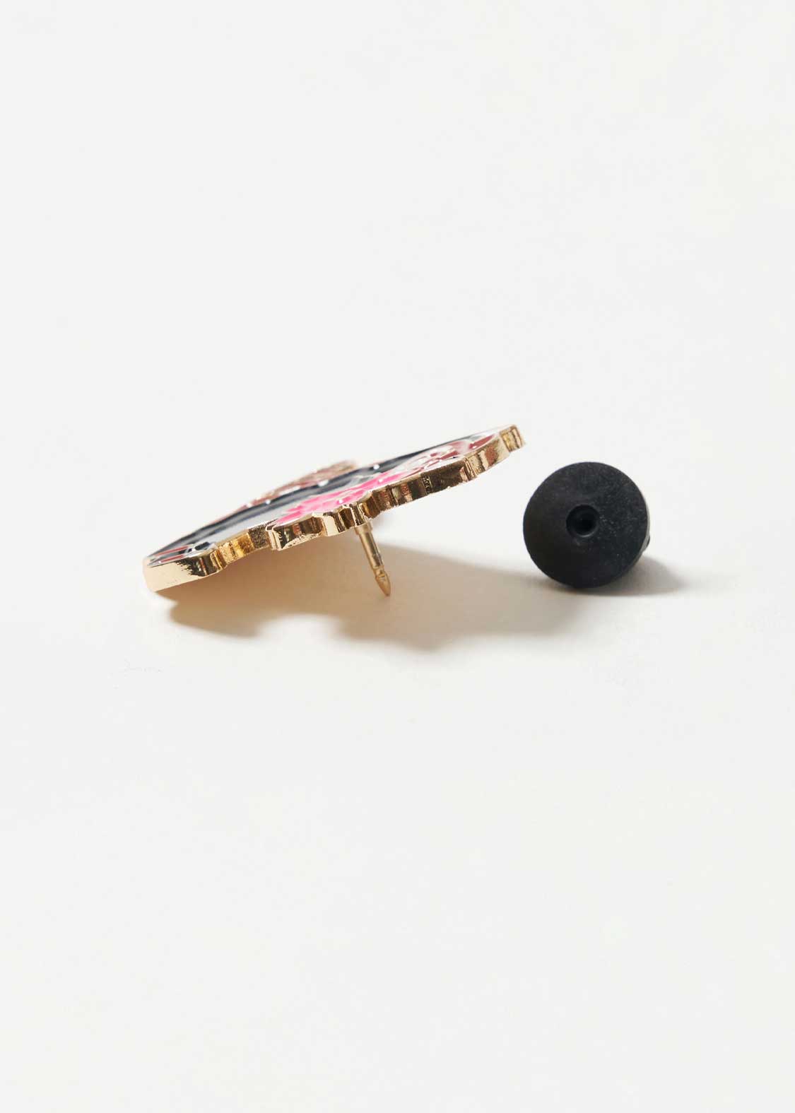 Ikaku 7 | Pins