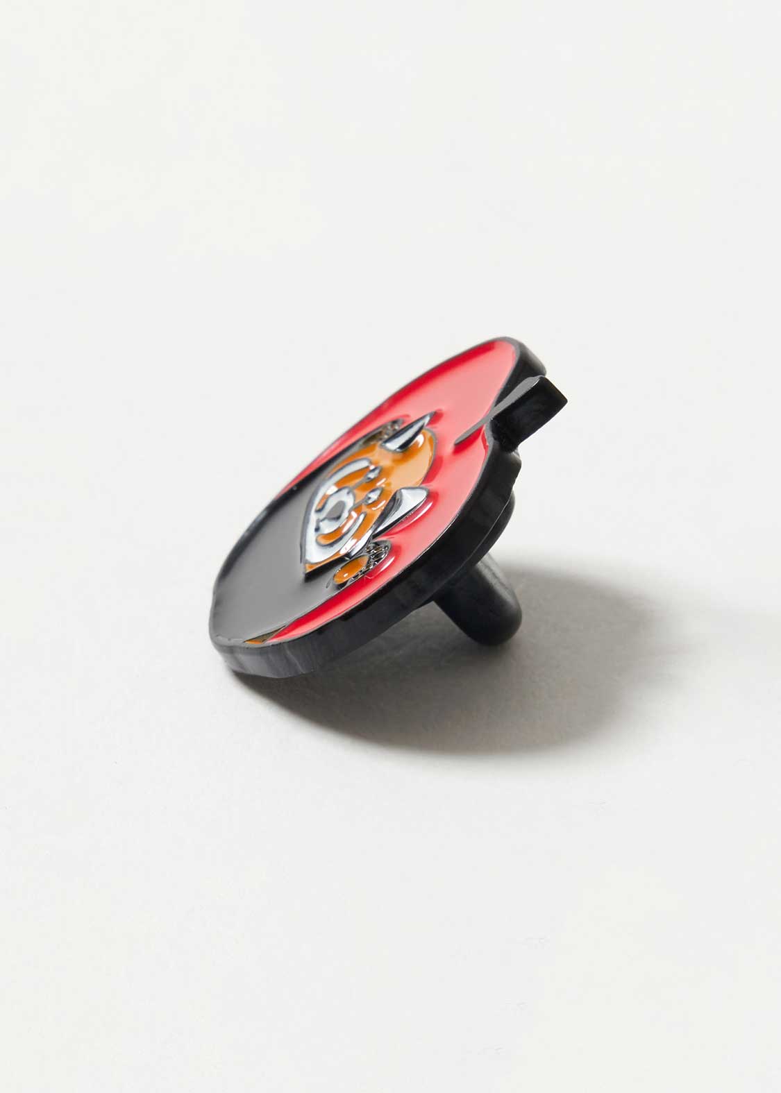 Ikaku 4 | Pins