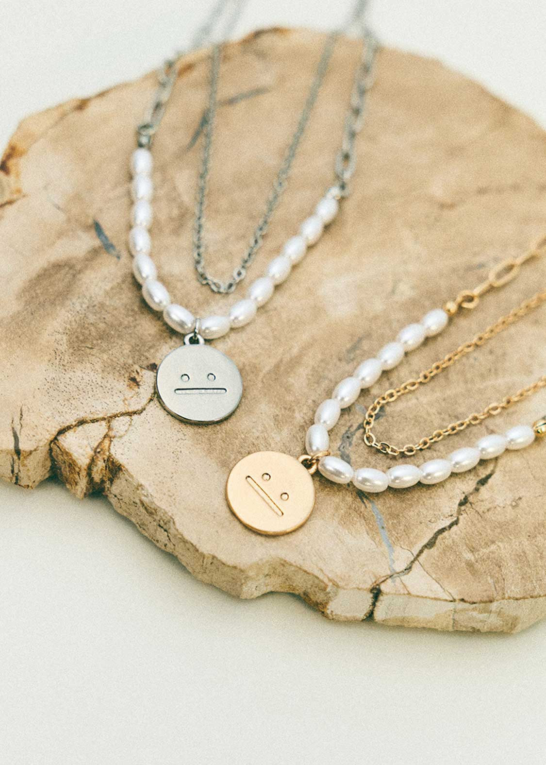 Beautiful Shadow Zoom B | Rice Pearl Necklace