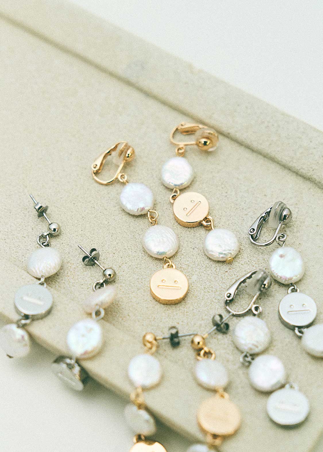 Beautiful Shadow Zoom C | 3-Piece Baroque Pearl Earrings