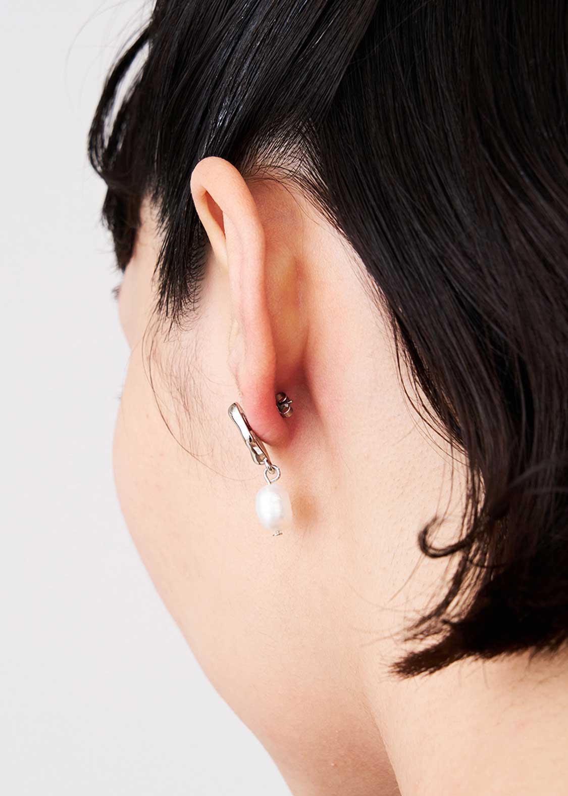 Beautiful Shadow Zoom D | Single Baroque Pearl Earrings