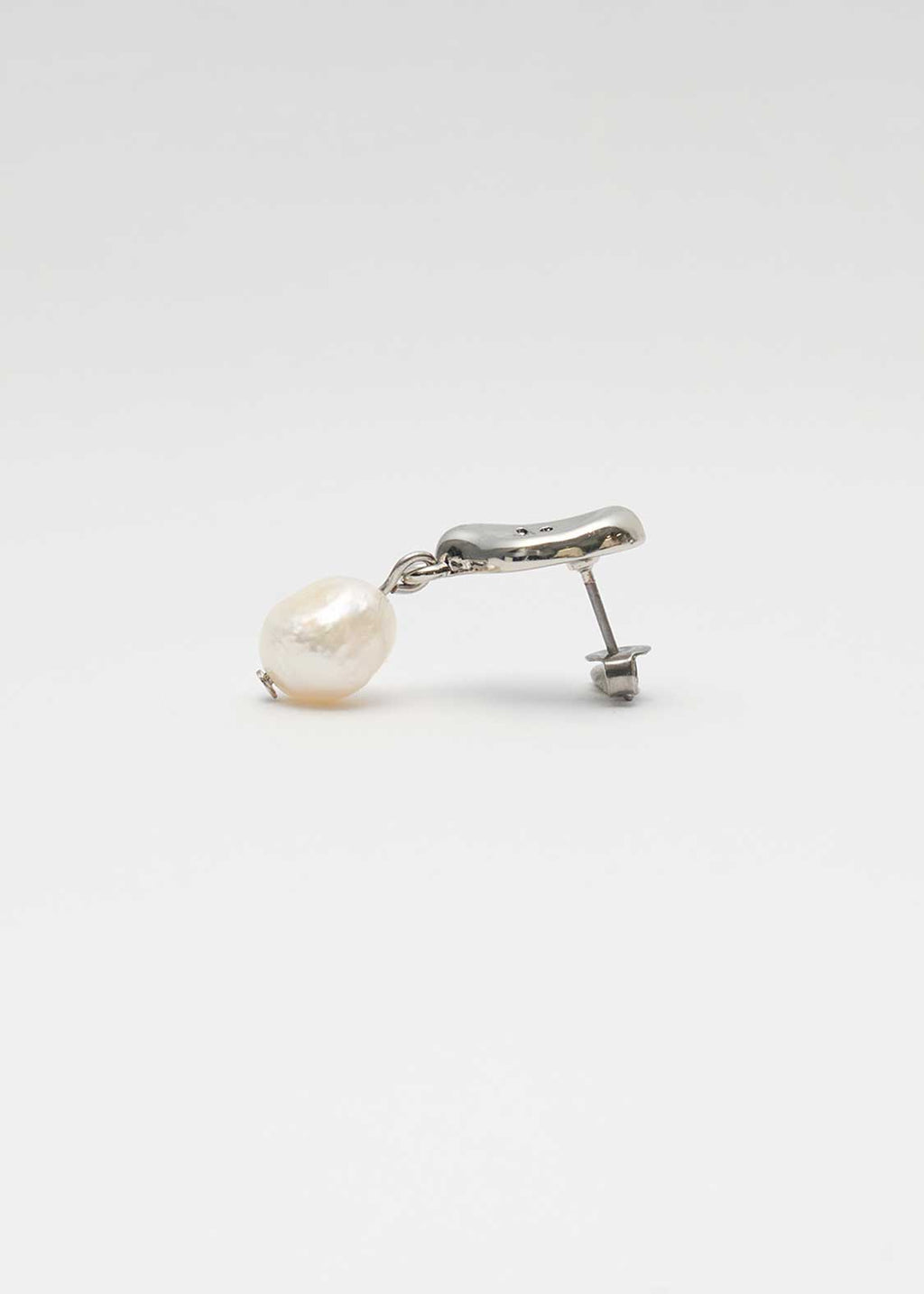 Beautiful Shadow Zoom D | Single Baroque Pearl Earrings