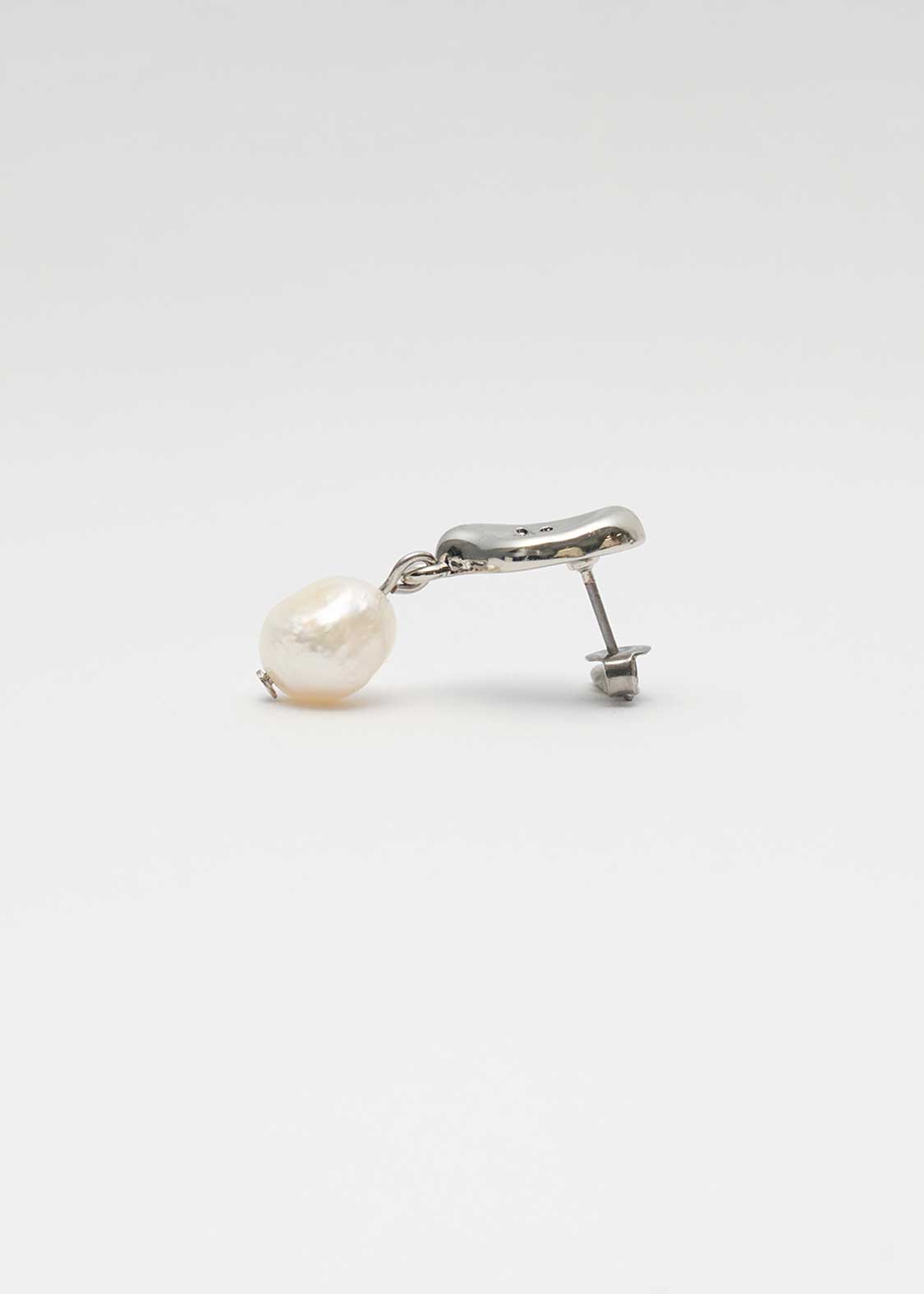 Beautiful Shadow Zoom D | Single Baroque Pearl Earrings