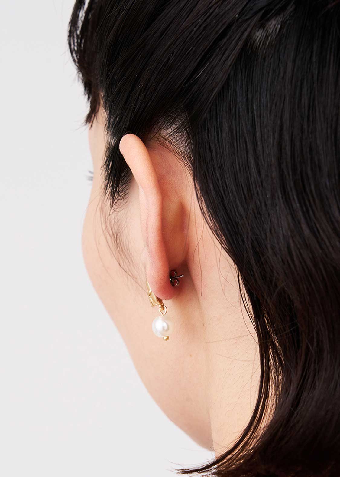 Beautiful Shadow B | Pearl Earrings