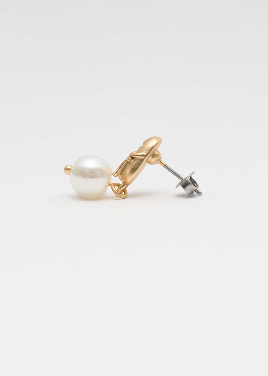 Beautiful Shadow B | Pearl Earrings