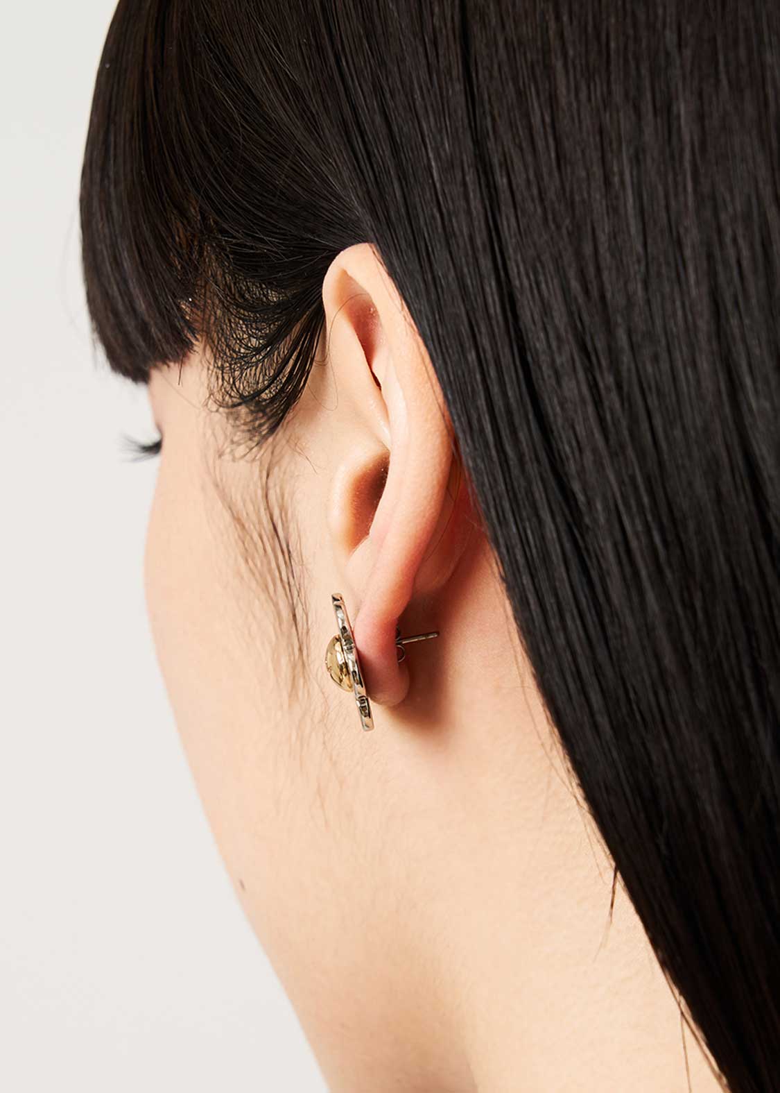 Beautiful Shadow Zoom B | Flower Motif Earrings