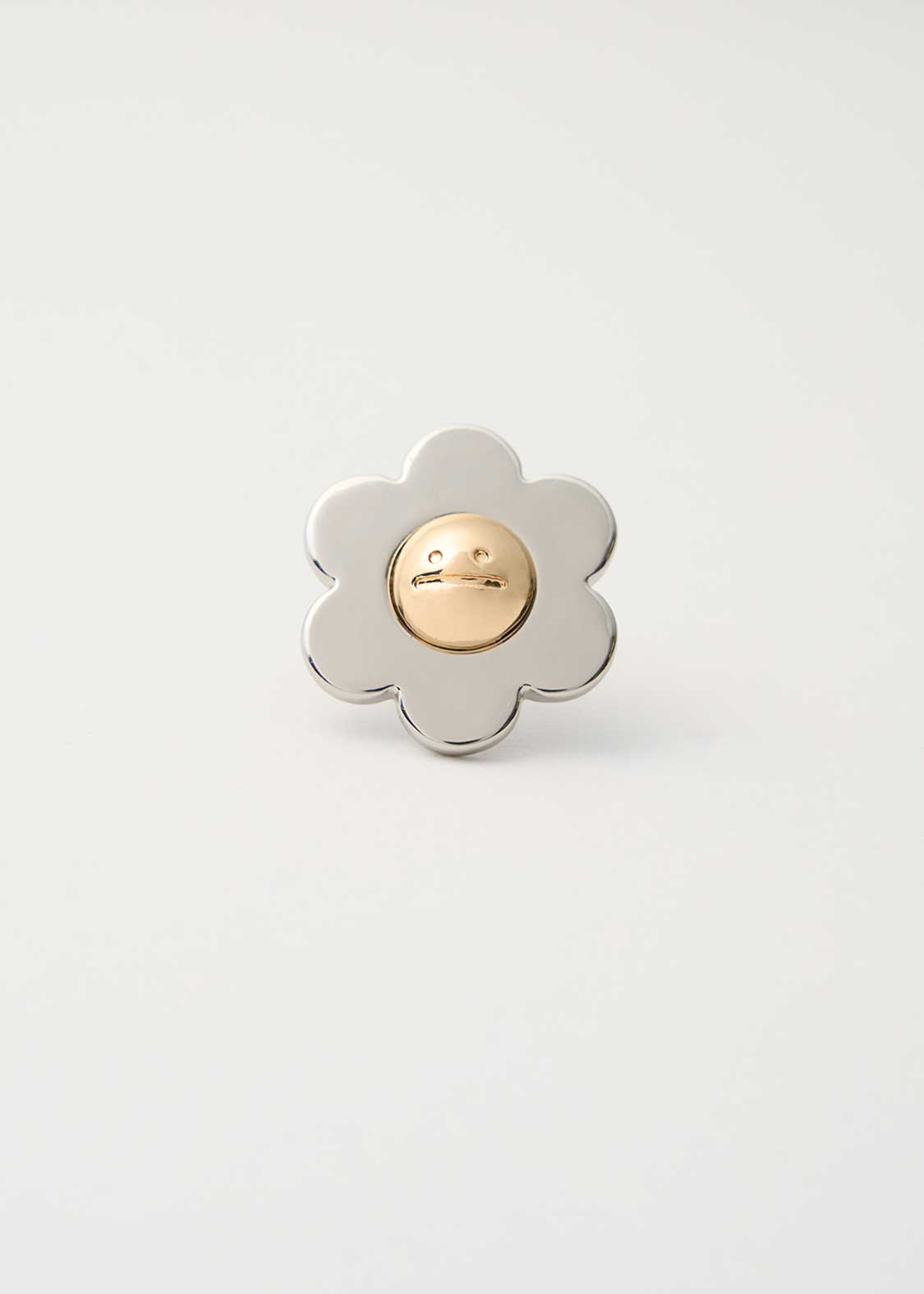 Beautiful Shadow Zoom B | Flower Motif Earrings