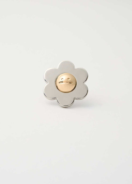 Beautiful Shadow Zoom B | Flower Motif Earrings