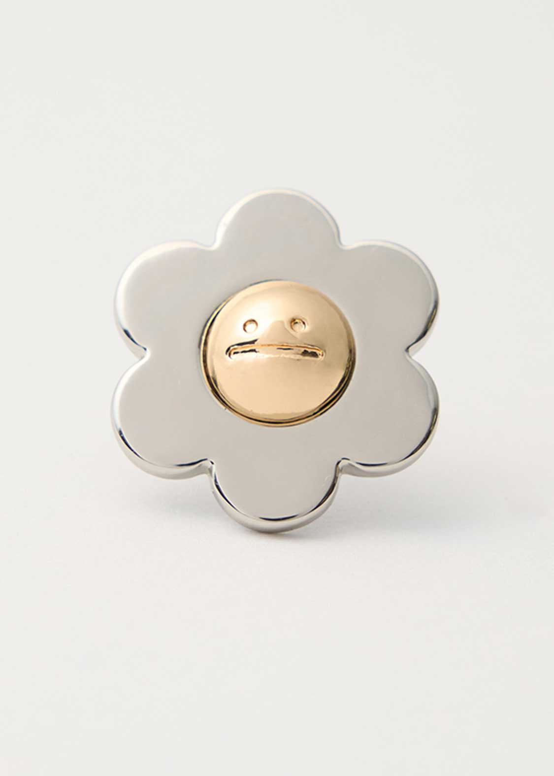 Beautiful Shadow Zoom B | Flower Motif Earrings