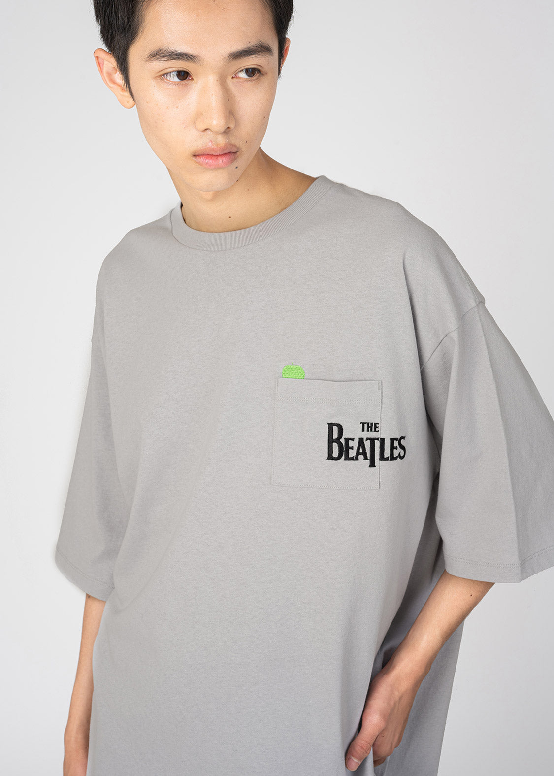 The Beatles Big Silhouette Half Sleeve Tee (The Beatles_The Beatles Logo)
