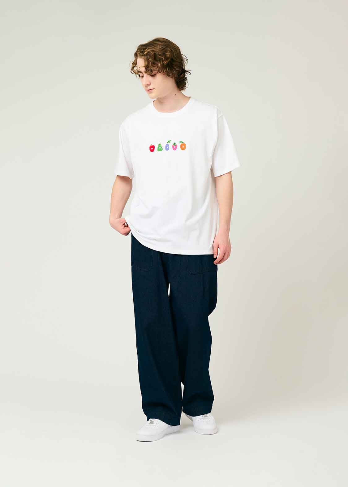 Eric Carle Short Sleeve Tee (Eric Carle_Fruit and Very Hungry Caterpillar 2)