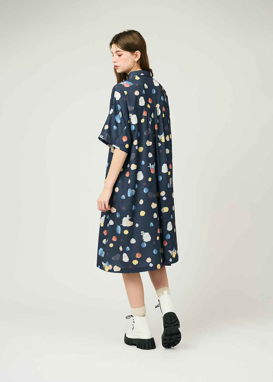 A-Line Dolman Sleeve Shirt One-Piece (Otters with Stones)