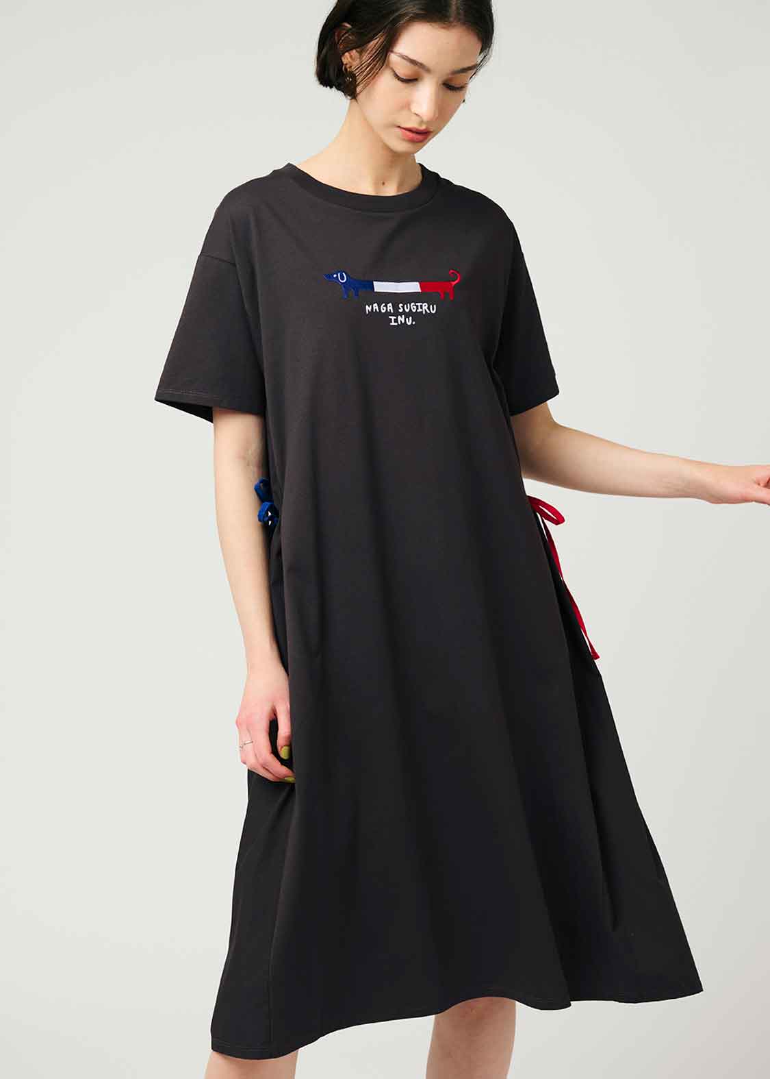 Side Ribbon Short Sleeve One-Piece (Nagasugiru Inu Bonjour France)