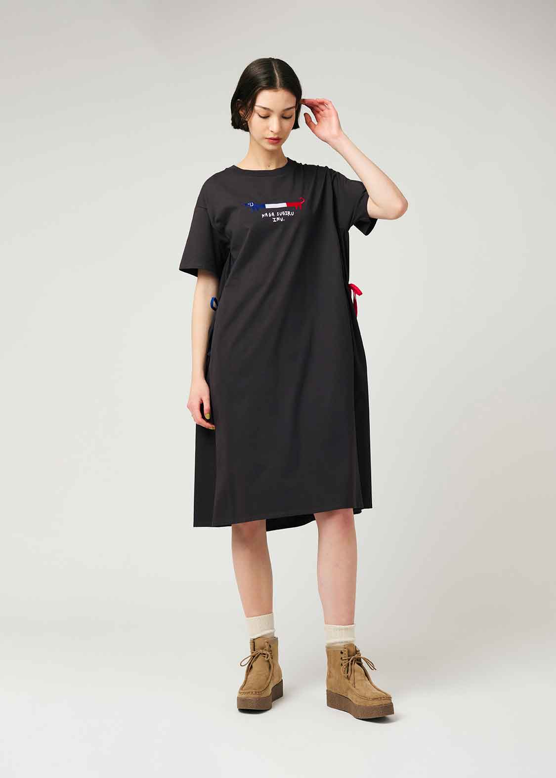 Side Ribbon Short Sleeve One-Piece (Nagasugiru Inu Bonjour France)