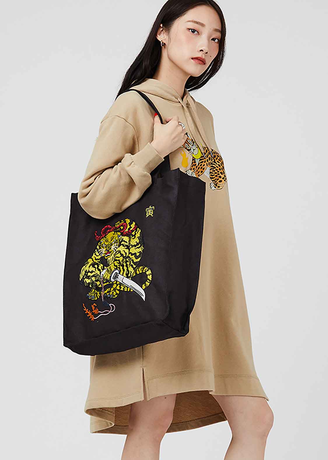 Ayako Ishiguro Square Tote Bag (Ayako Ishiguro_Tiger) – Via Artists